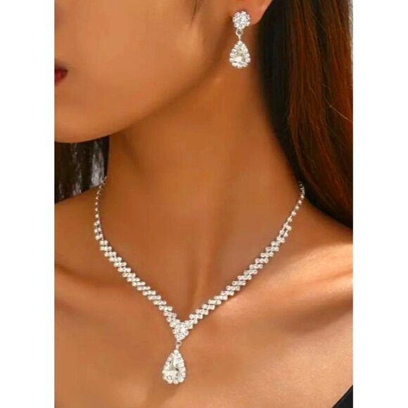 Elegant Necklace & Earrings Set Adjustable Chain Teardrop Design NEW - Picture 1 of 3